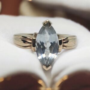 Aquamarine Marquise 10K Yellow Gold Elegant Women's Ring Sz 5.75 Beautiful